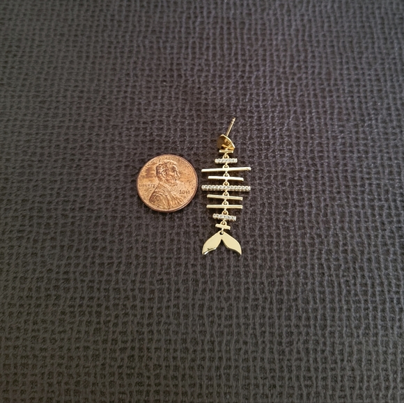Rachel Zoe Gold💛 Fish🐠 Bone🦴 Earrings - NIB - Picture 7 of 15